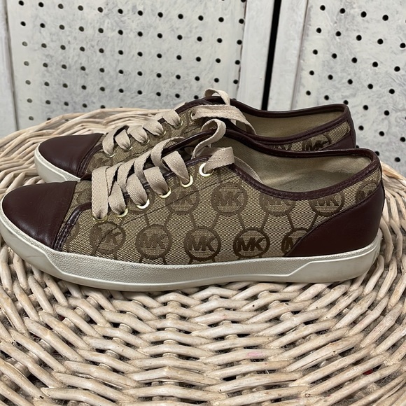 Michael Kors SALE! - Picture 4 of 12